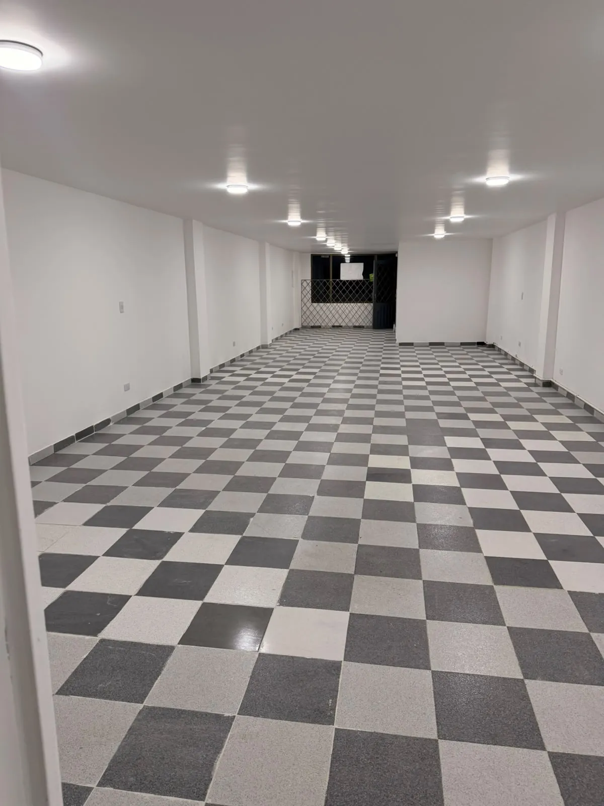 Local en Arriendo en San Jose de Bavaria, Bogotá ciudad, 100,0 m² (foto 3) — CREBI