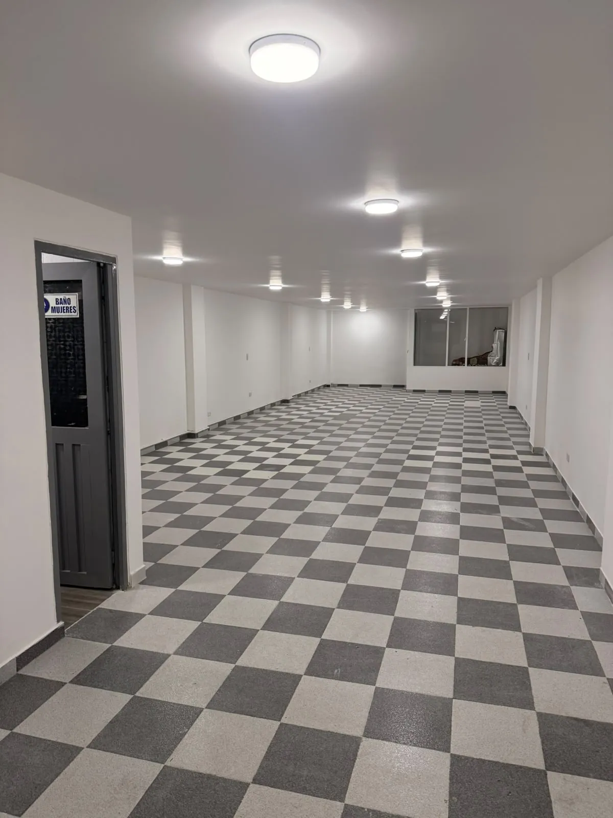 Local en Arriendo en San Jose de Bavaria, Bogotá ciudad, 100,0 m² — CREBI
