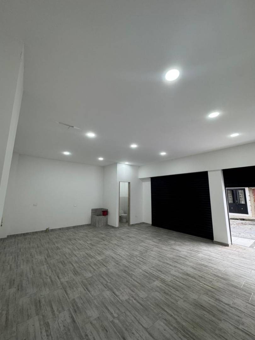 Local en Arriendo - Buenos Aires, Calle 44, 49,0 m² (foto 2) — CREBI