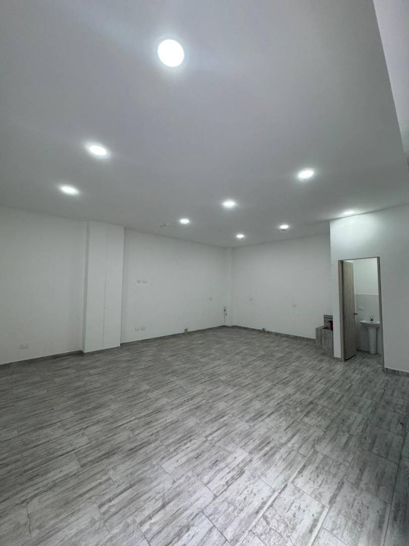 Local en Arriendo - Buenos Aires, Calle 44, 49,0 m² (foto 3) — CREBI