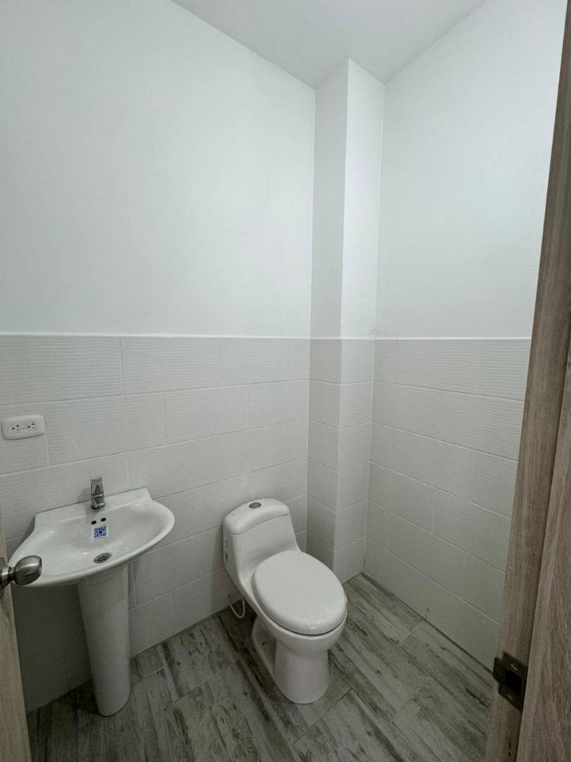 Local en Arriendo - Buenos Aires, Calle 44, 49,0 m² (foto 4) — CREBI