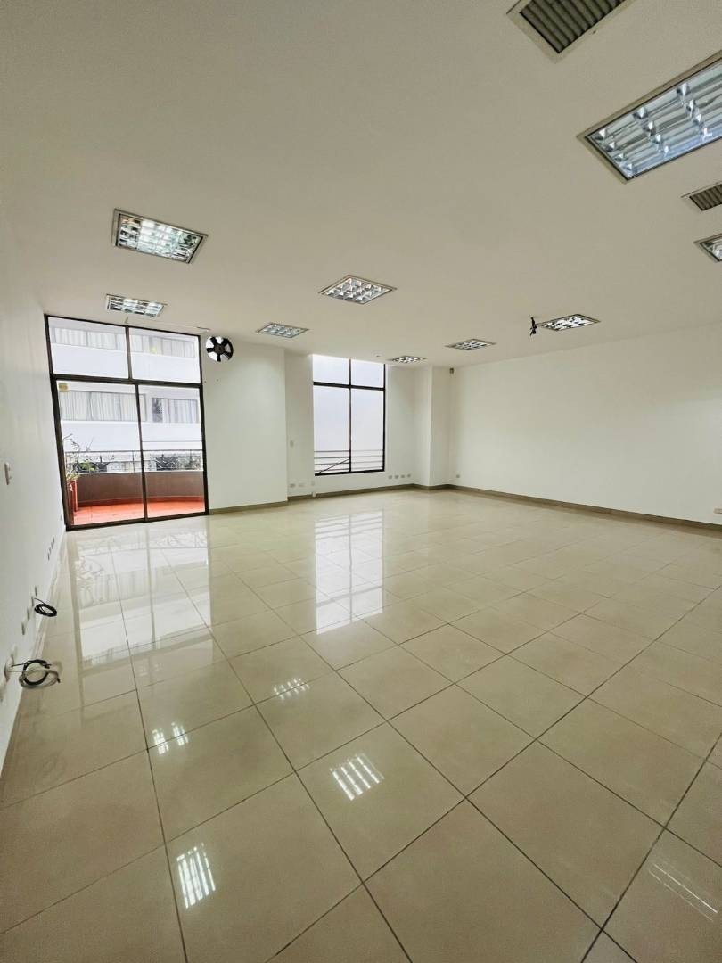 Oficina  en Arriendo - Sector Plaza de Bolivar, Sector Galeria Central, Carrera 7, 57,0 m² (foto 3) — CREBI
