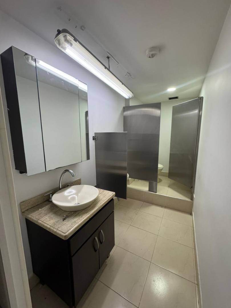 Local en Arriendo - Sector Plaza de Bolivar, Centro, Calle 19, 579,0 m² (foto 5) — CREBI