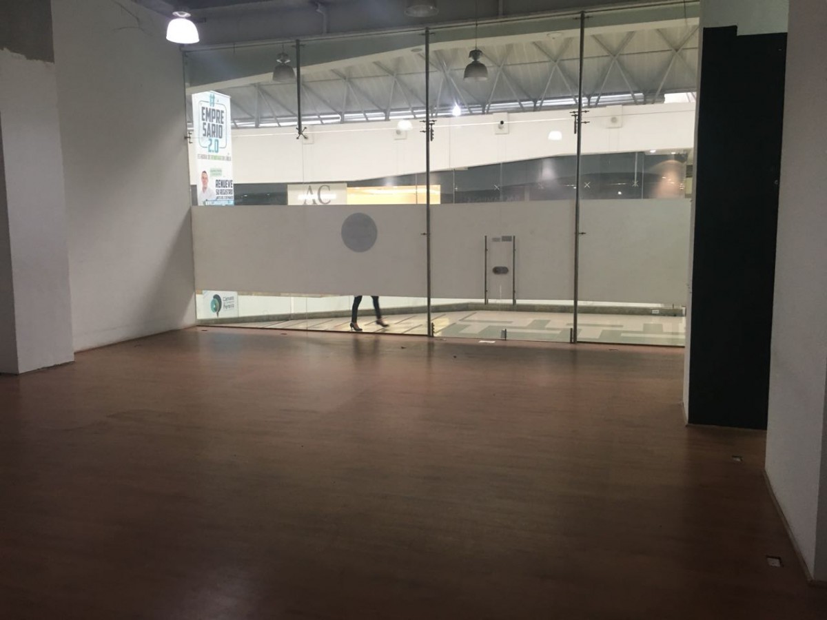 Local en Venta - Comuna Olímpica, Avenida 30 de Agosto, 84,0 m² — CREBI