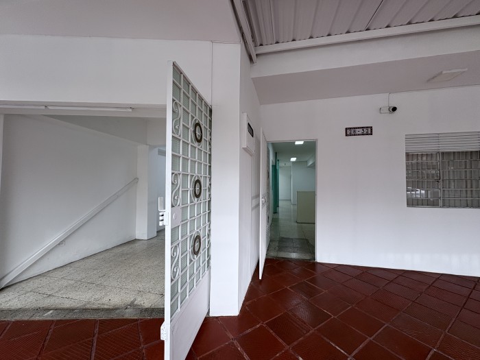 Oficina  en Venta - Carrera 31, Champagnat, 575,0 m² — CREBI