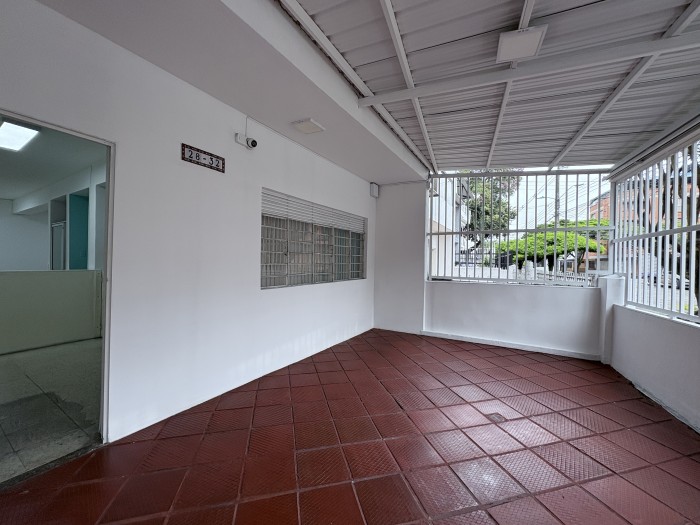 Oficina  en Venta - Carrera 31, Champagnat, 575,0 m² (foto 2) — CREBI