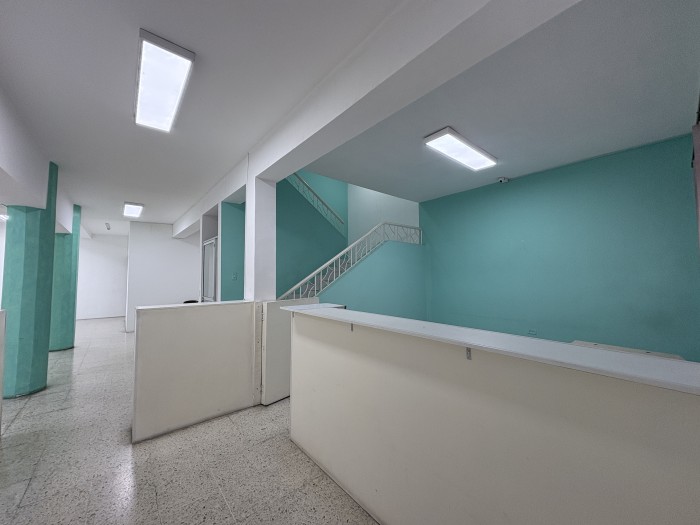 Oficina  en Venta - Carrera 31, Champagnat, 575,0 m² (foto 3) — CREBI