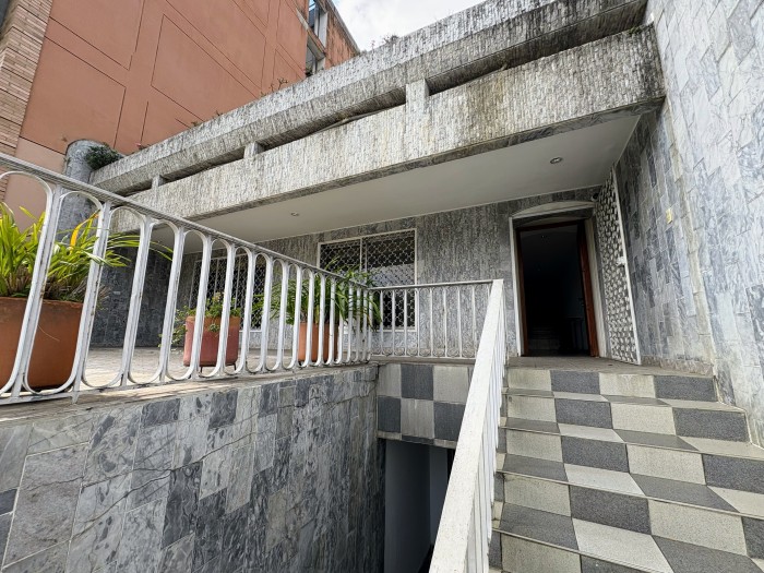 Multifamily en Venta - Tejares - Cristales, 488,0 m² (foto 2) — CREBI
