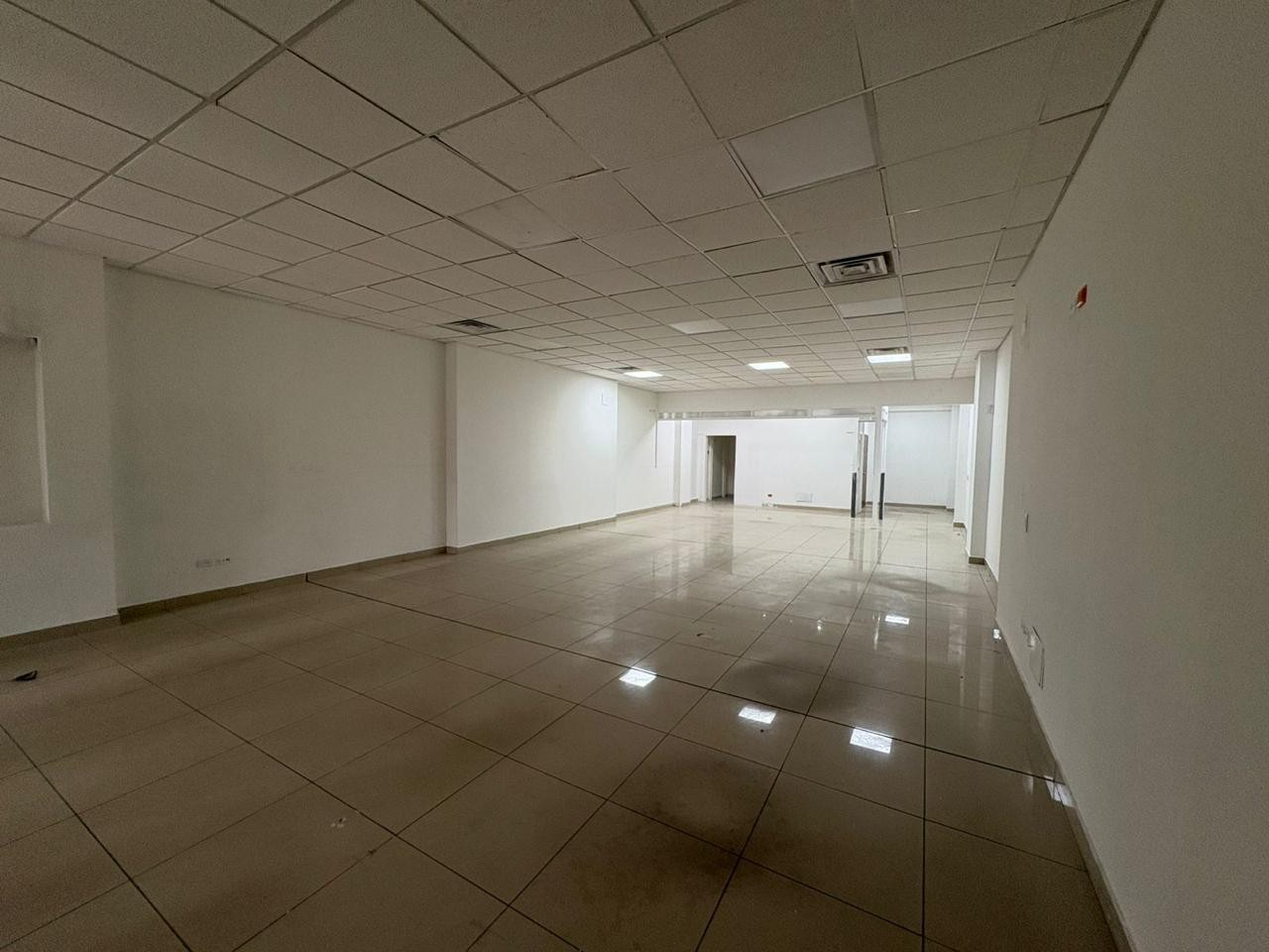 Edificio en Venta - Carrera 8, Siete de Agosto, 635,0 m² (foto 4) — CREBI