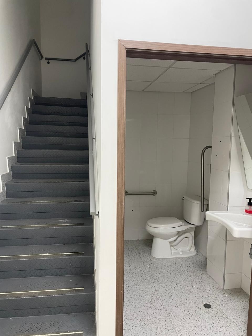 Edificio en Venta - Carrera 8, Siete de Agosto, 635,0 m² (foto 9) — CREBI
