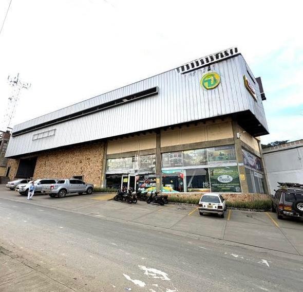 Edificio en Venta - Calle 49 Norte, Menga, 1500,0 m² — CREBI