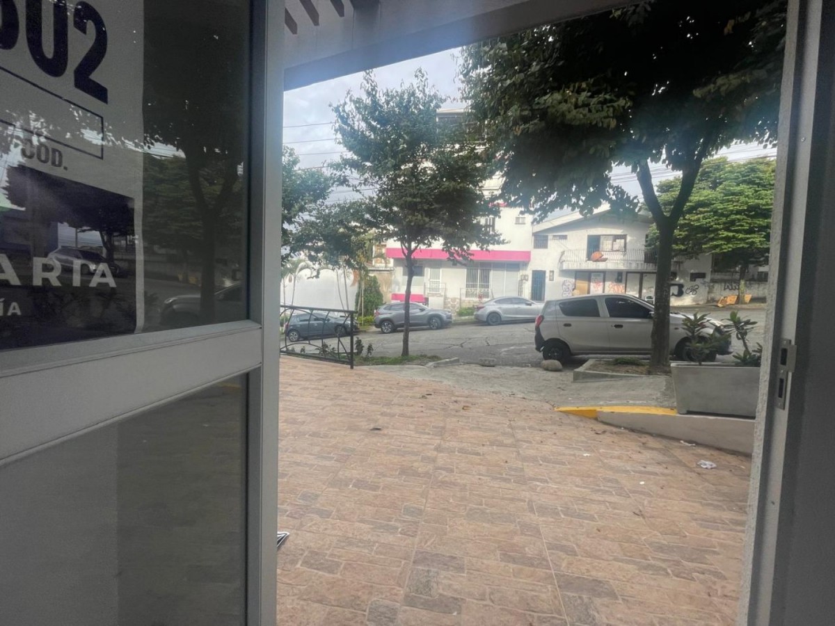 Local en Arriendo - Carrera 10, Maraya, 46,002 m² (foto 6) — CREBI
