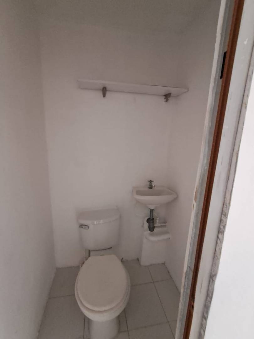 Local en Arriendo - Carrera 12B, Los Rosales, 15,002 m² — CREBI