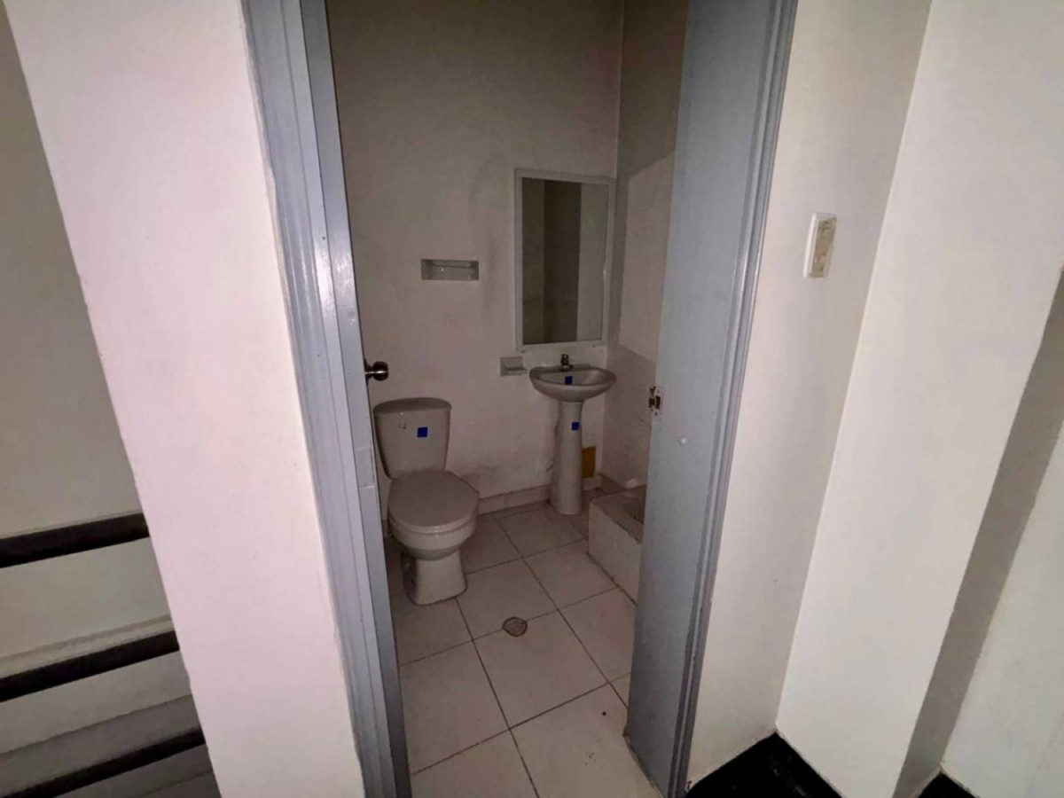 Local en Arriendo - Megabus, Sector Plaza de Bolivar, 180,002 m² — CREBI