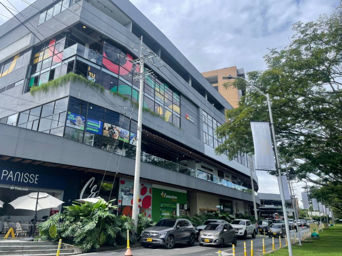 Local en Arriendo - Cerritos Mall, 44,002 m² — CREBI