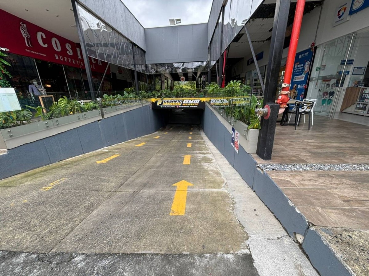 Local en Arriendo - Calle 35A, 8,002 m² — CREBI