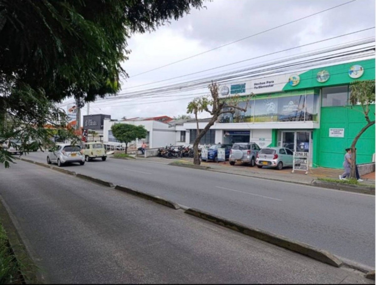 Local en Arriendo - Avenida 30 de Agosto, Sector 30 de Agosto, 700,002 m² (foto 2) — CREBI