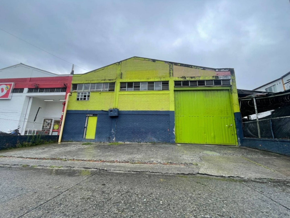 Bodega en Arriendo - Carrera 10, La Playita, 580,002 m² — CREBI