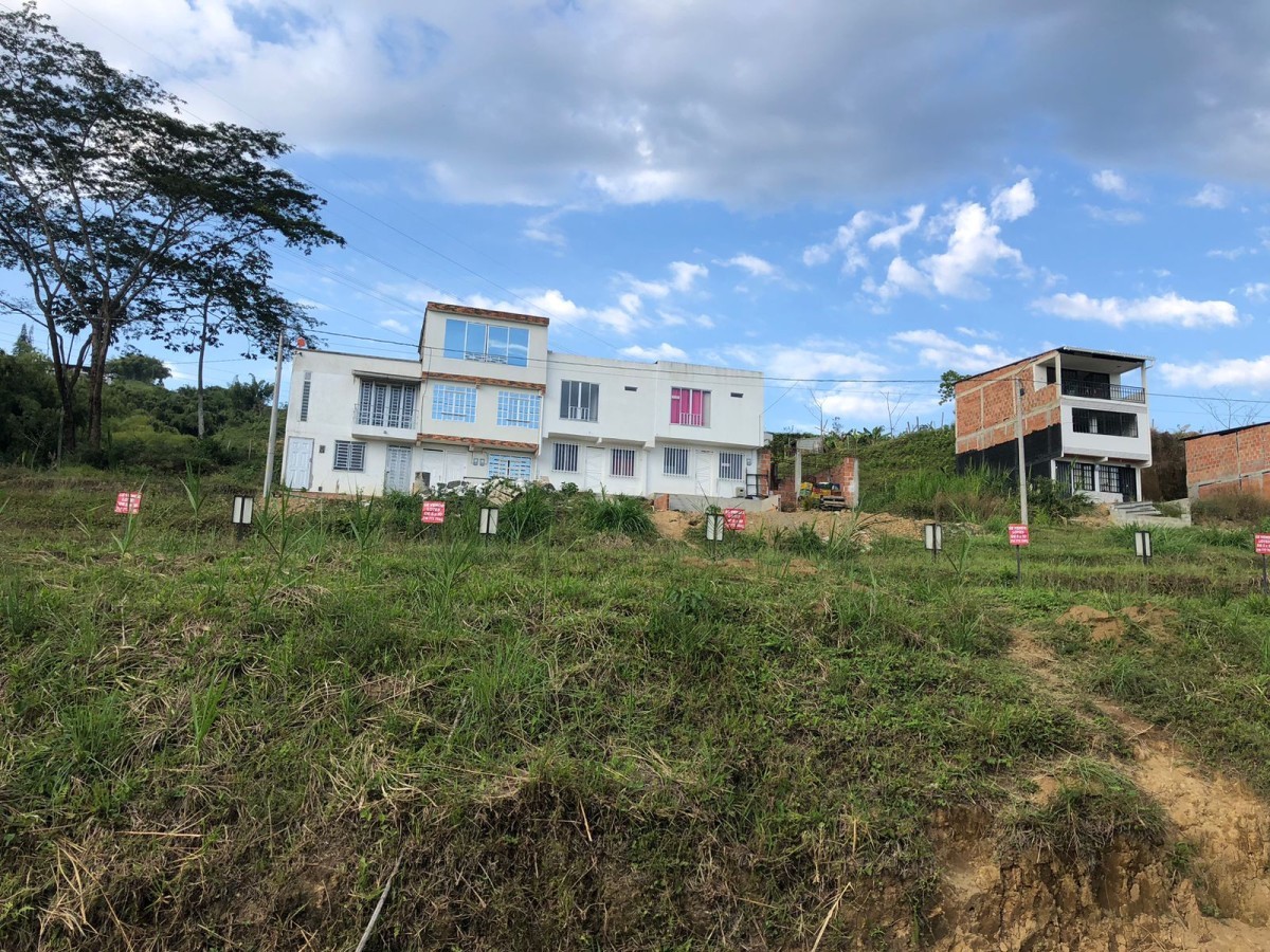 Lote en Venta - Colinas del Bosque, AMCO, Area Metropolitana Centro Occidente, Risaralda, RAP Eje Cafetero, 661002, Colombia, 40,002 m² (foto 2) — CREBI