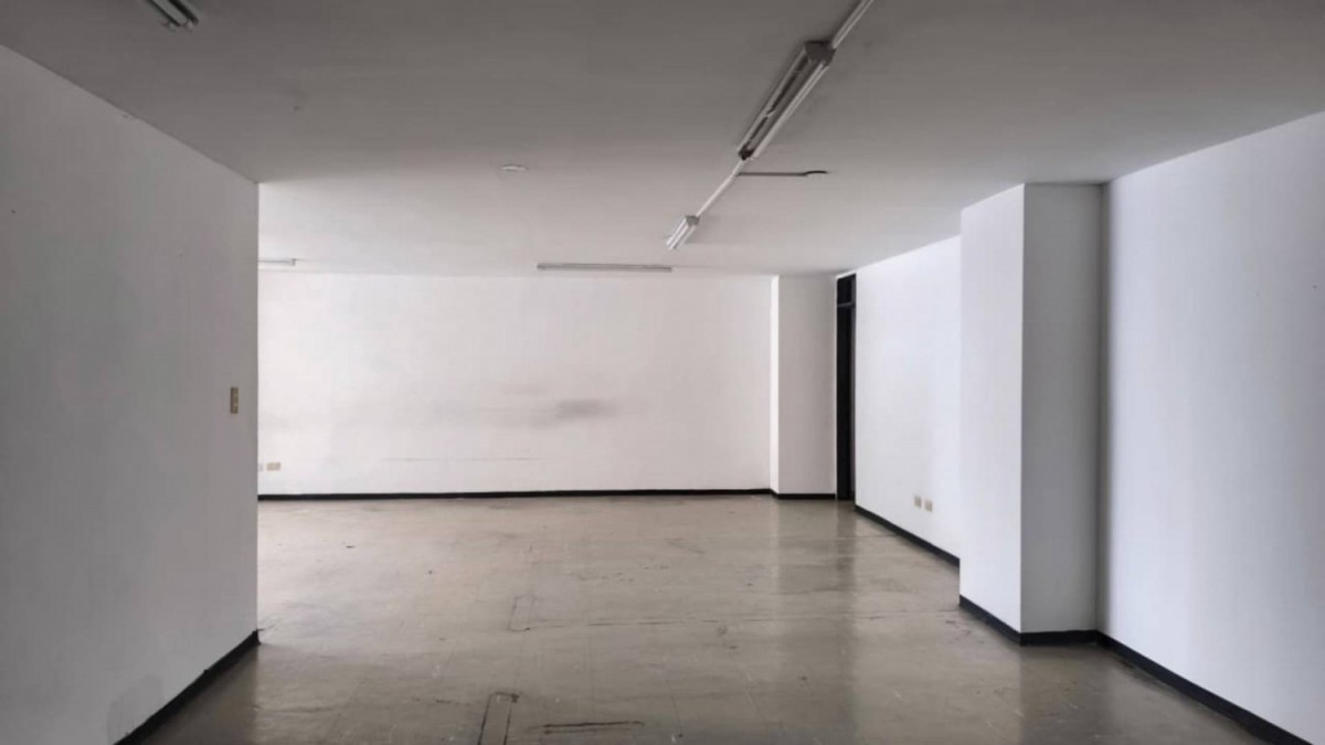 Oficina  en Arriendo - Carrera 24, Comuna Cumanday, 77,002 m² (foto 4) — CREBI
