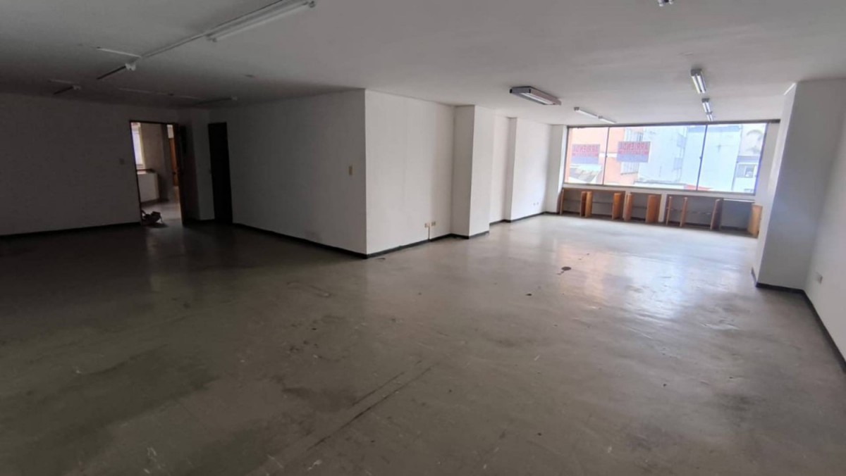 Oficina  en Arriendo - Carrera 24, Comuna Cumanday, 77,002 m² (foto 7) — CREBI
