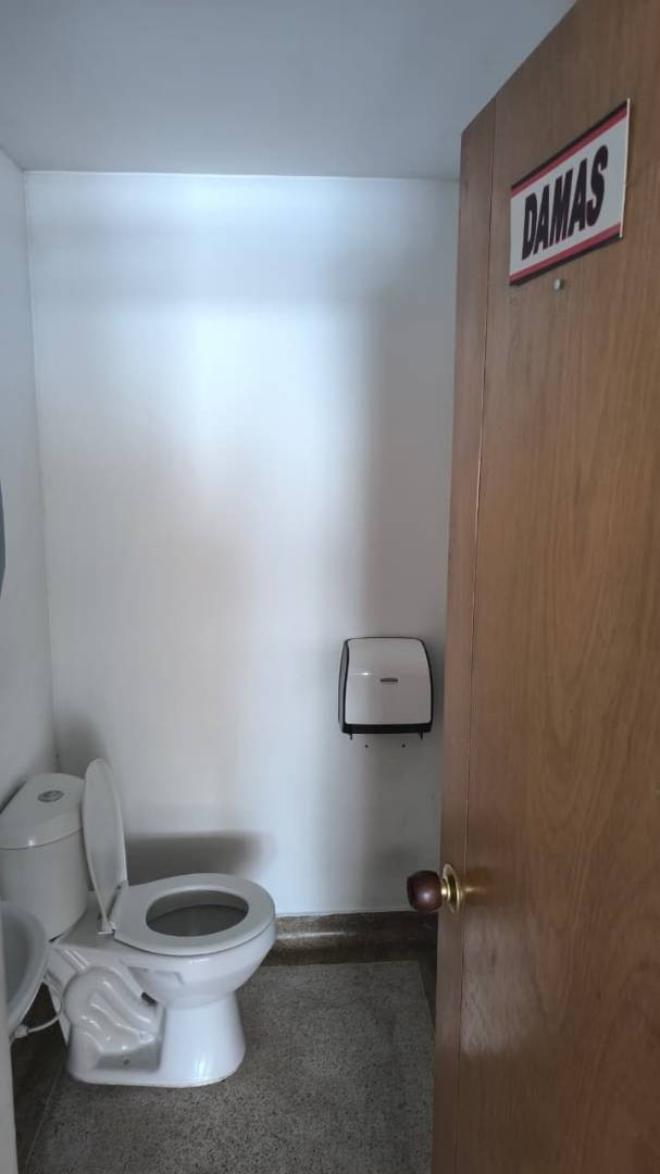 Oficina  en Arriendo - Carrera 24, Comuna Cumanday, 77,002 m² (foto 8) — CREBI