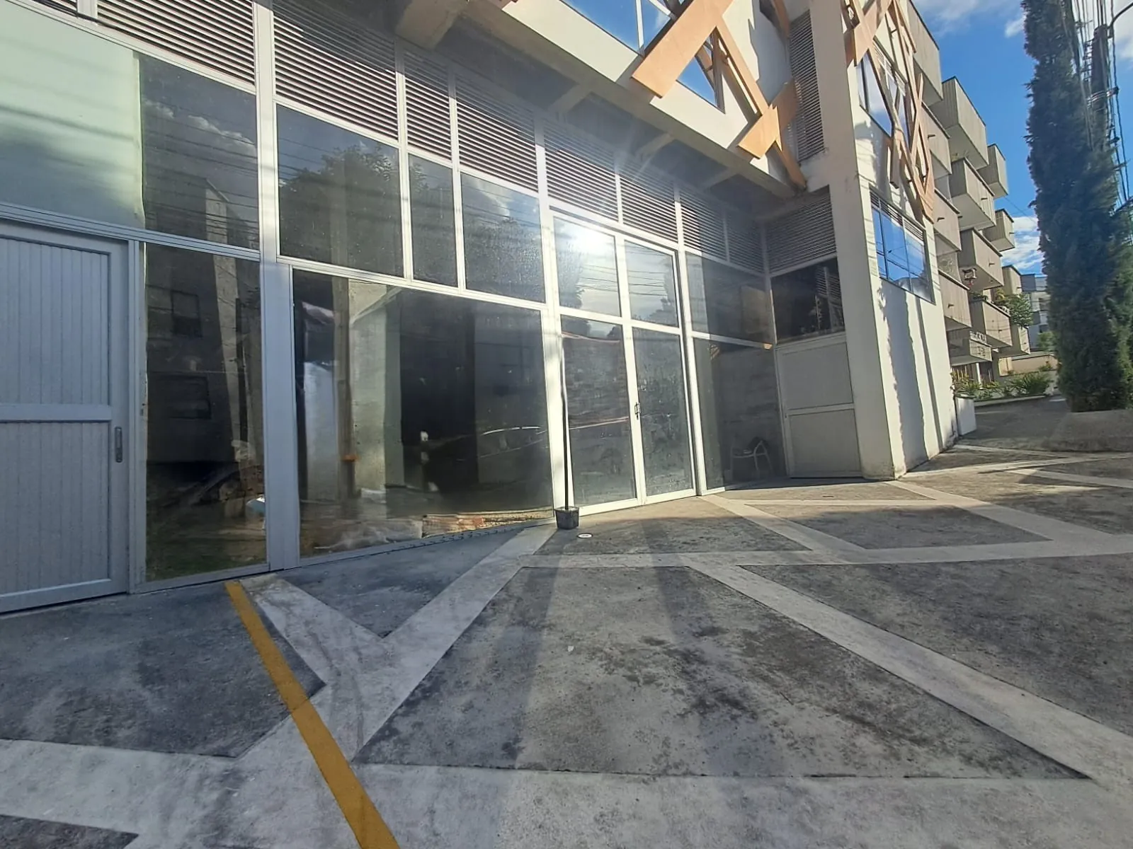 Local en Arriendo en Pinares de San Martin, Pereira, 120,0 m² — CREBI