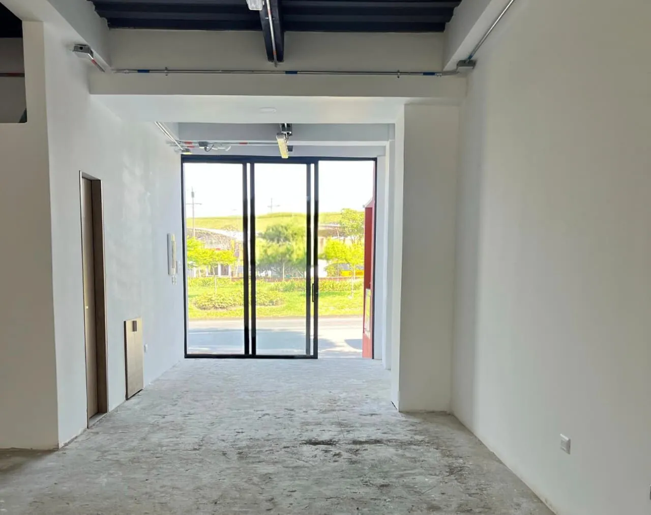 Local en Arriendo en El Plumrn Alto, Pereira, 85,0 m² — CREBI