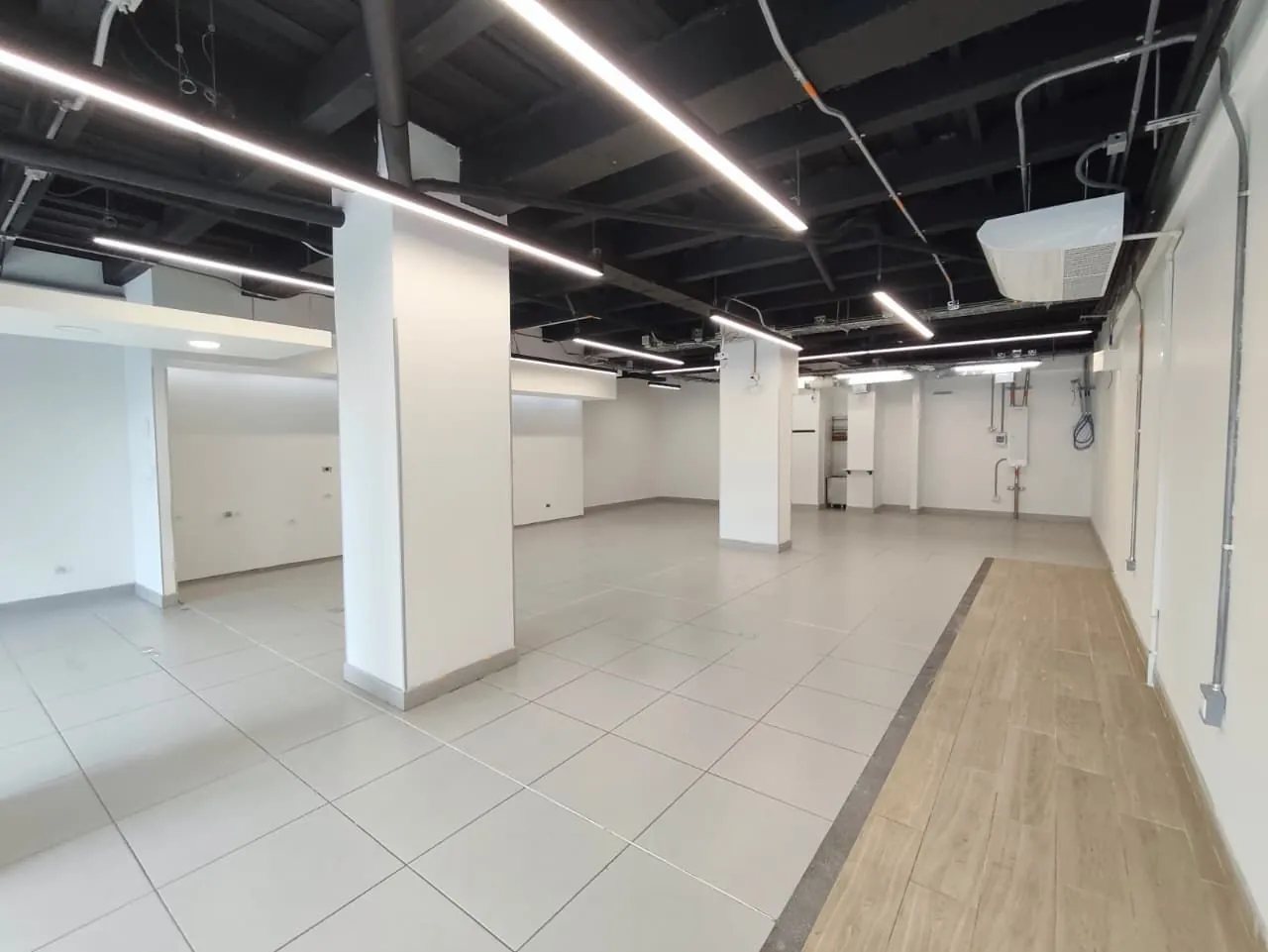 Local en Arriendo en Ciudad Jardin, Pereira, 120,0 m² — CREBI