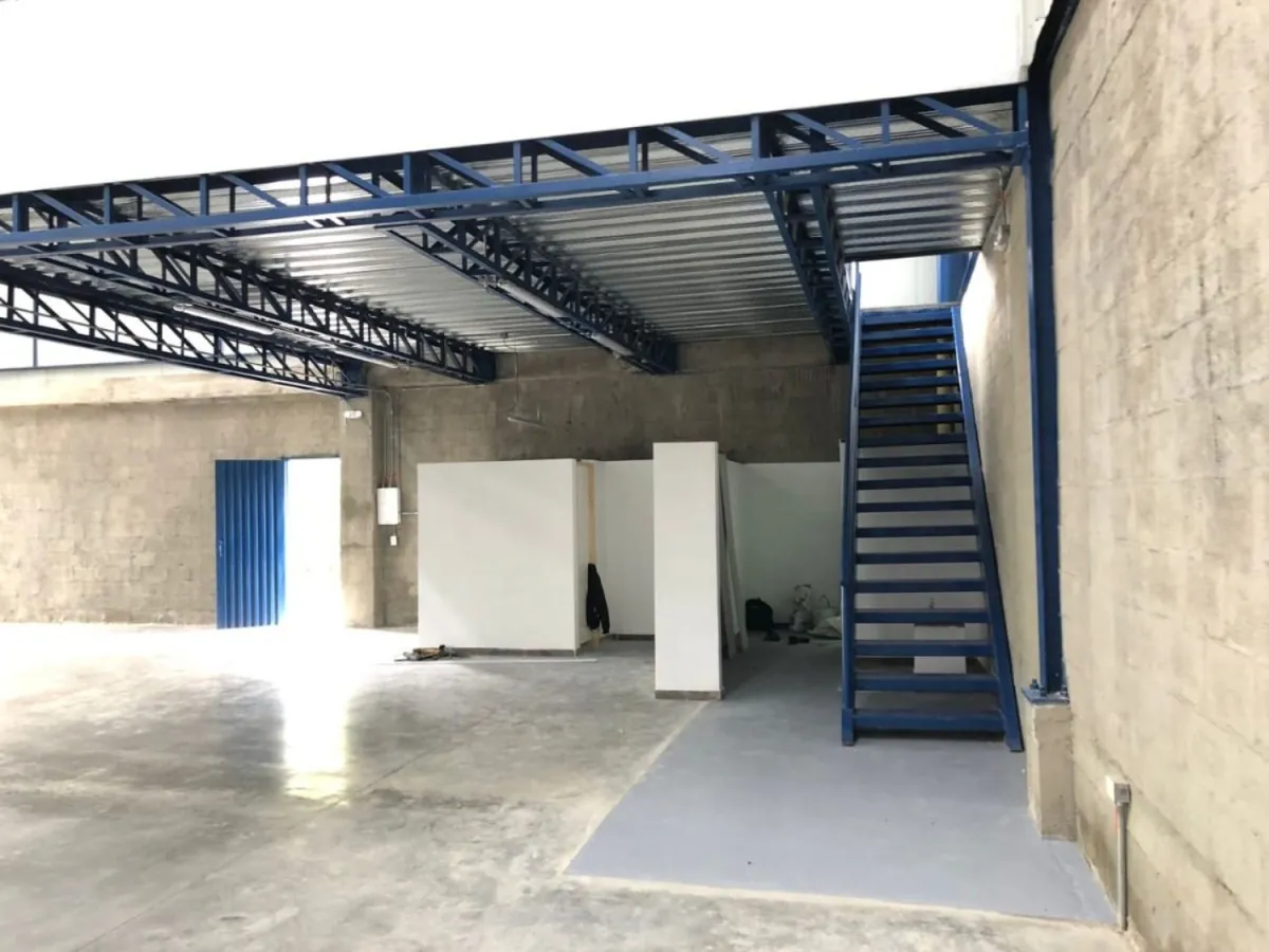 Bodega en Arriendo en Tribunas Corcega, LA GRANJA, 640,0 m² — CREBI