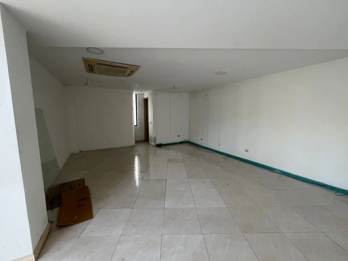 Local en Arriendo en La Ensenanza, Pereira, 140,0 m² — CREBI