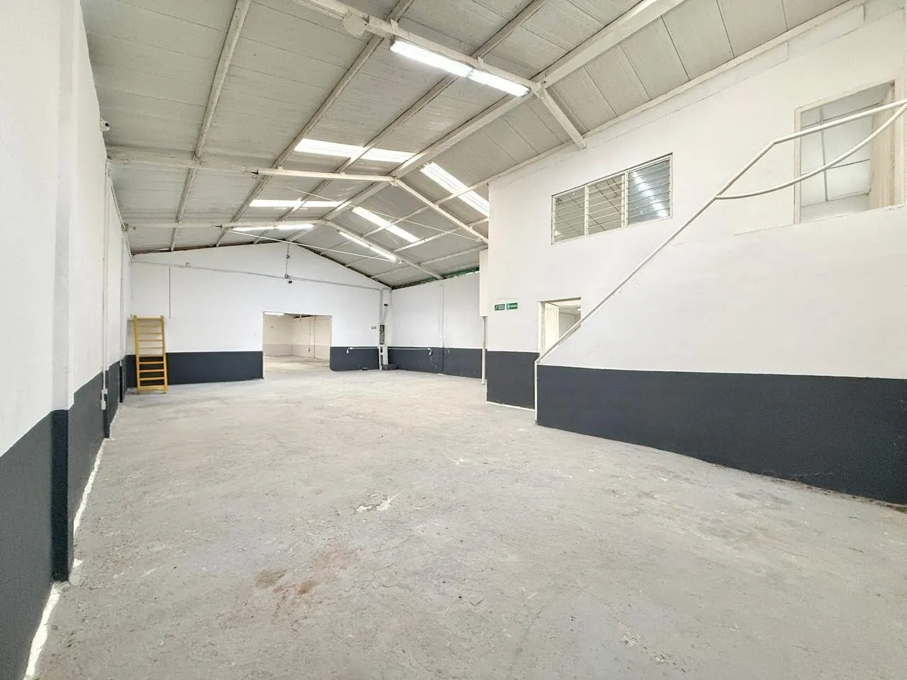 Bodega en Arriendo en Tribunas Corcega, Pereira, 350,0 m² — CREBI