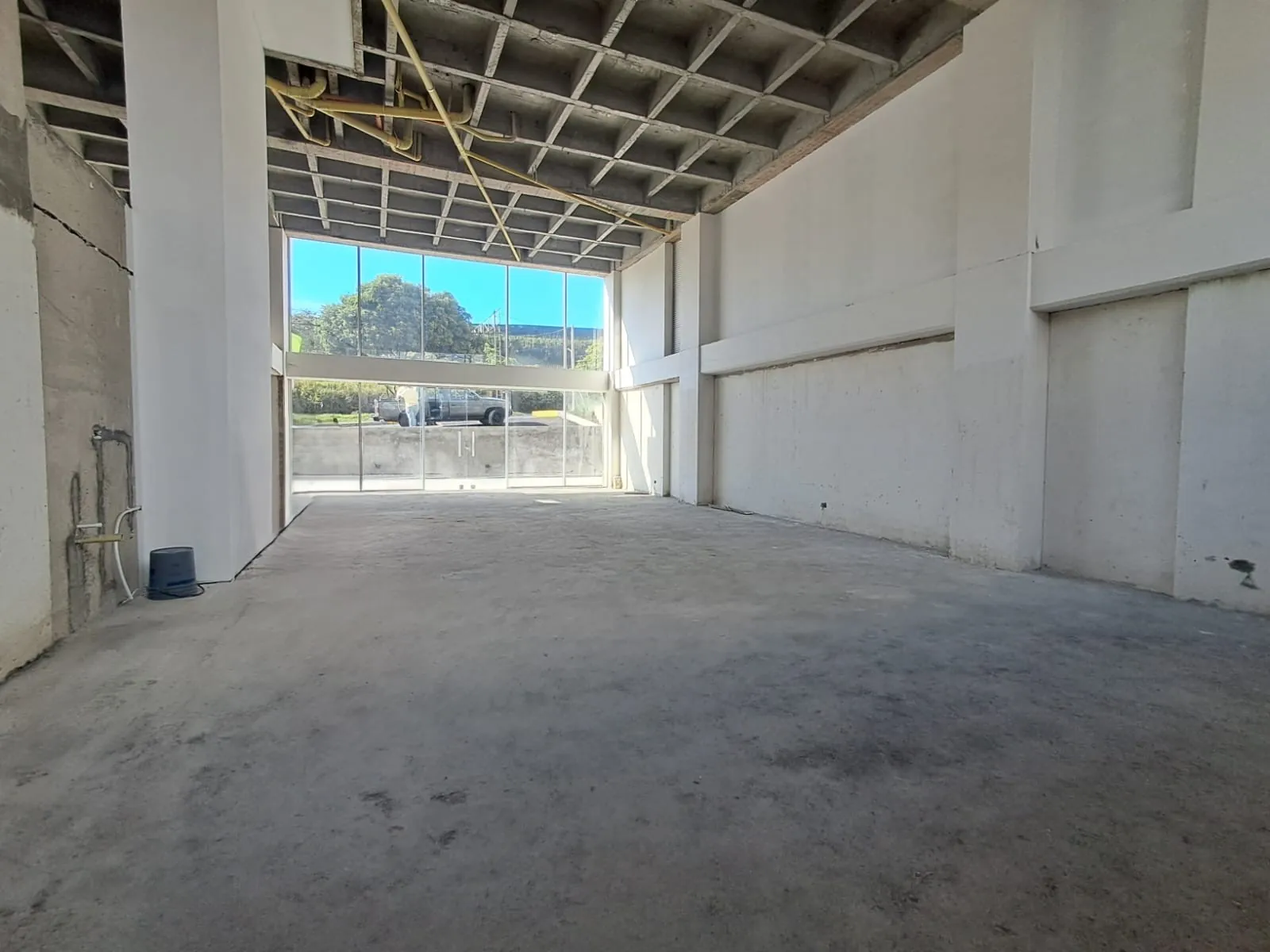 Local en Arriendo en Sector 30 de Agosto, Pereira, 260,0 m² — CREBI