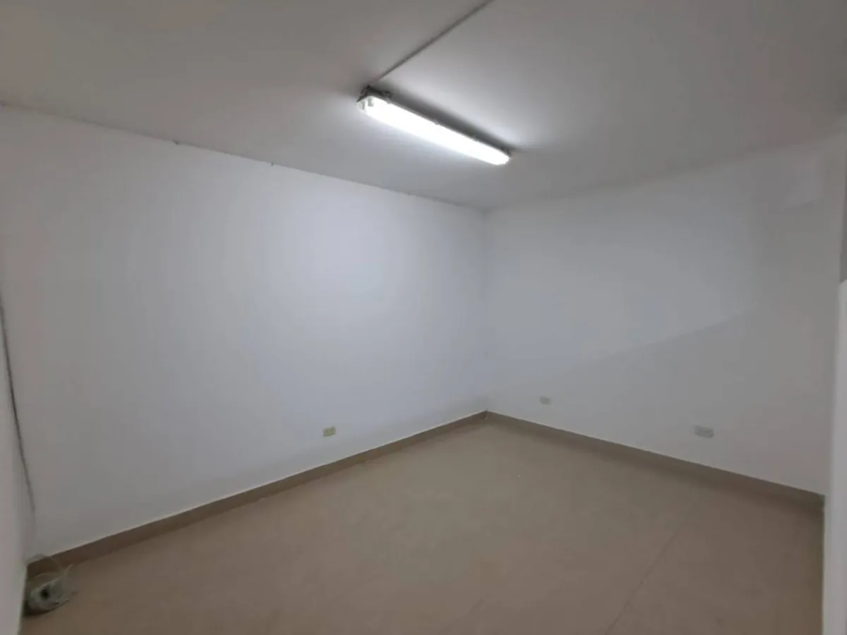 Local en Arriendo en Sector Galeria Central, Pereira, 30,0 m² — CREBI
