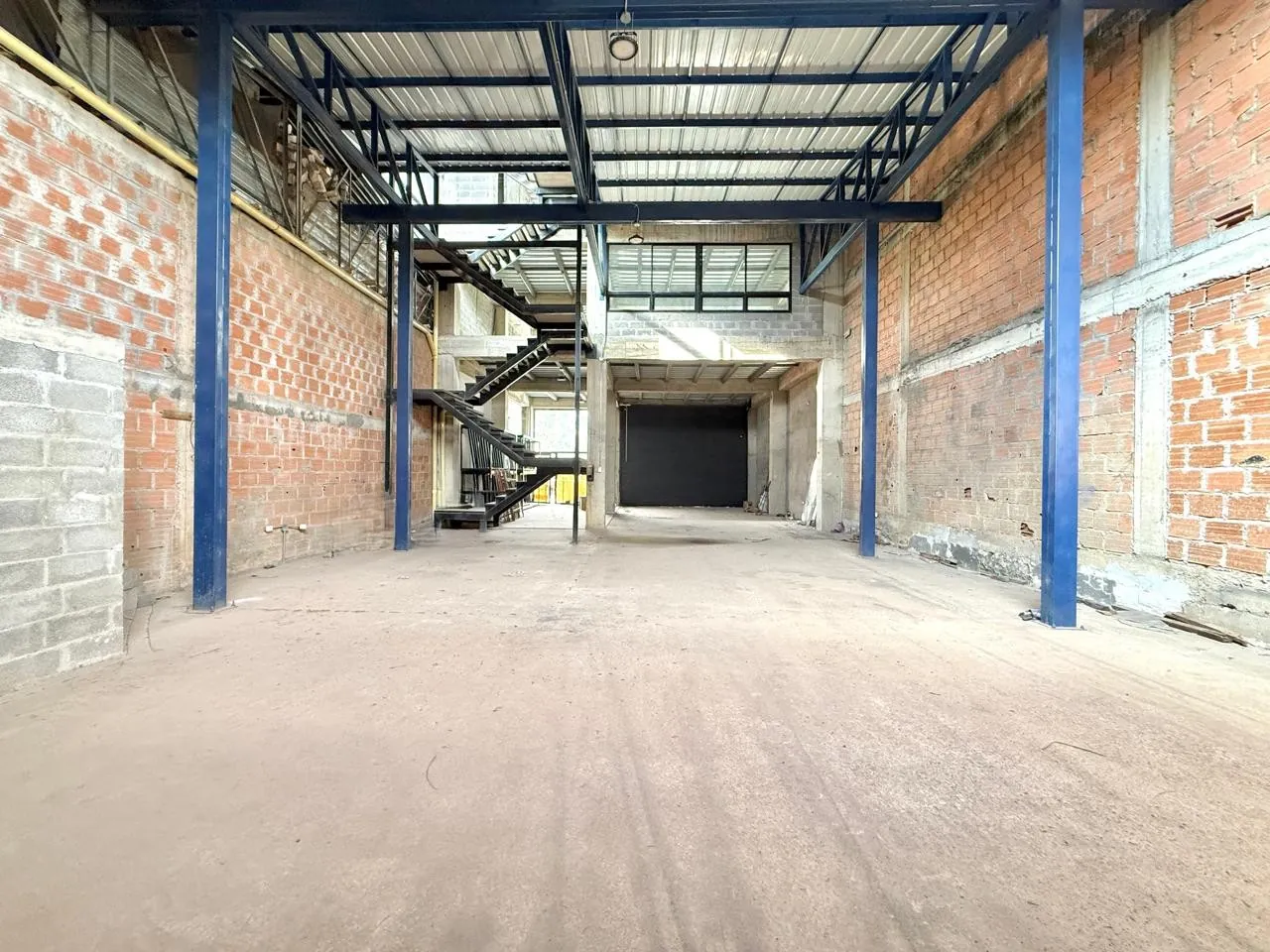 Bodega en Arriendo en Los Conquistadores, Pereira, 500,0 m² — CREBI