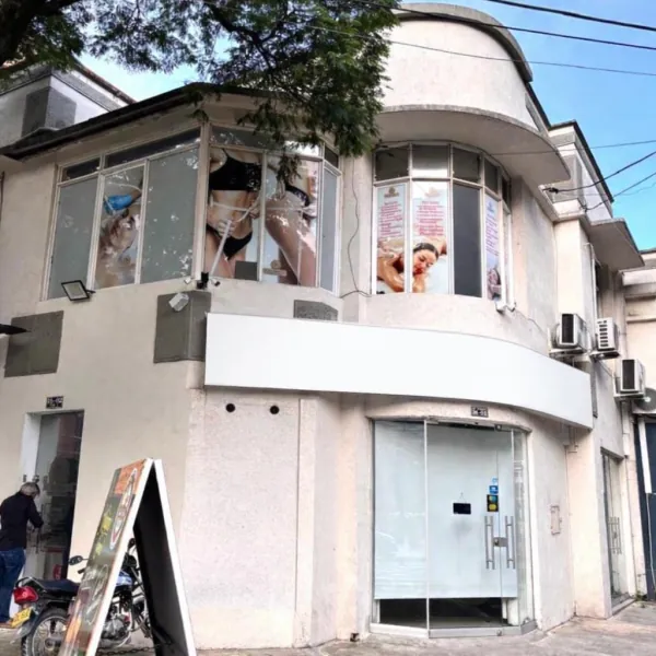 Local en Venta en Granada, Cali, 213,0 m² — CREBI