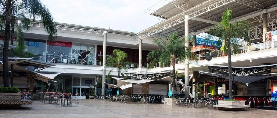 Local en Arriendo en Urbanización Militar, Cali, 2104,0 m² — CREBI