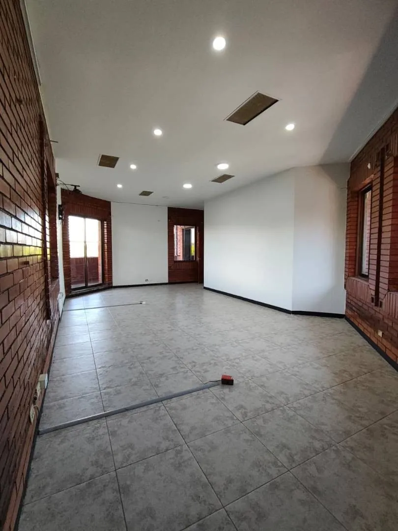 Oficina en Arriendo en Comuna Olímpica, Pereira, 218,0 m² (foto 2) — CREBI