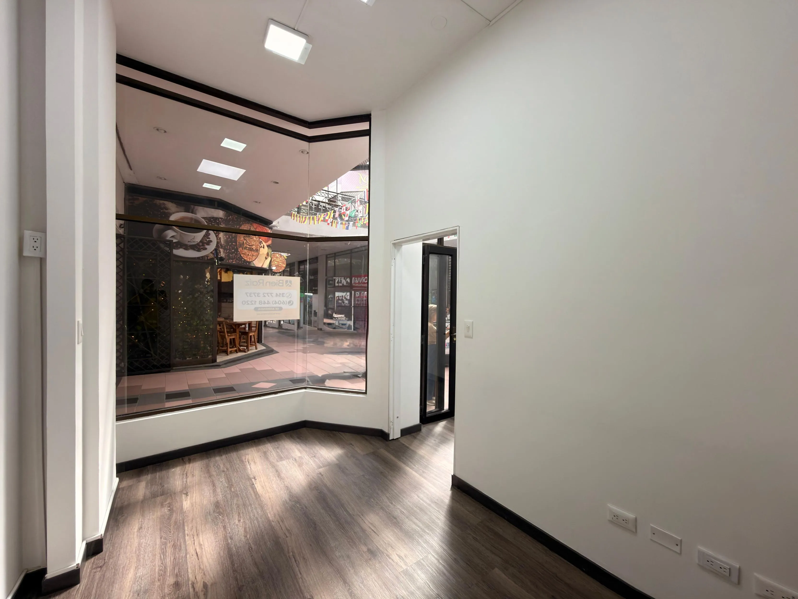 Local en Arriendo en Sector Galeria Central, Pereira, 24,0 m² — CREBI