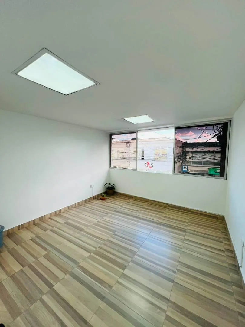 Oficina en Arriendo en San Jose Sur, Pereira, 30,0 m² — CREBI