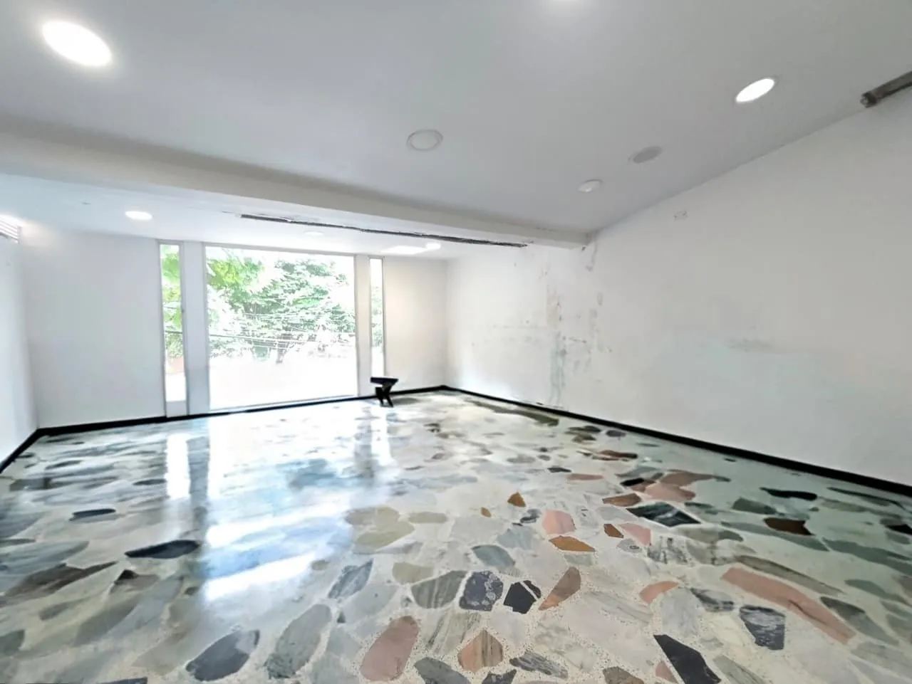 Local en Arriendo en Los Angeles, Pereira, 667,0 m² — CREBI