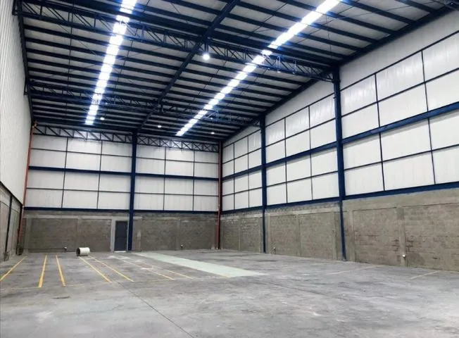 Bodega en Venta en Tribunas Corcega, Pereira, 640,0 m² — CREBI