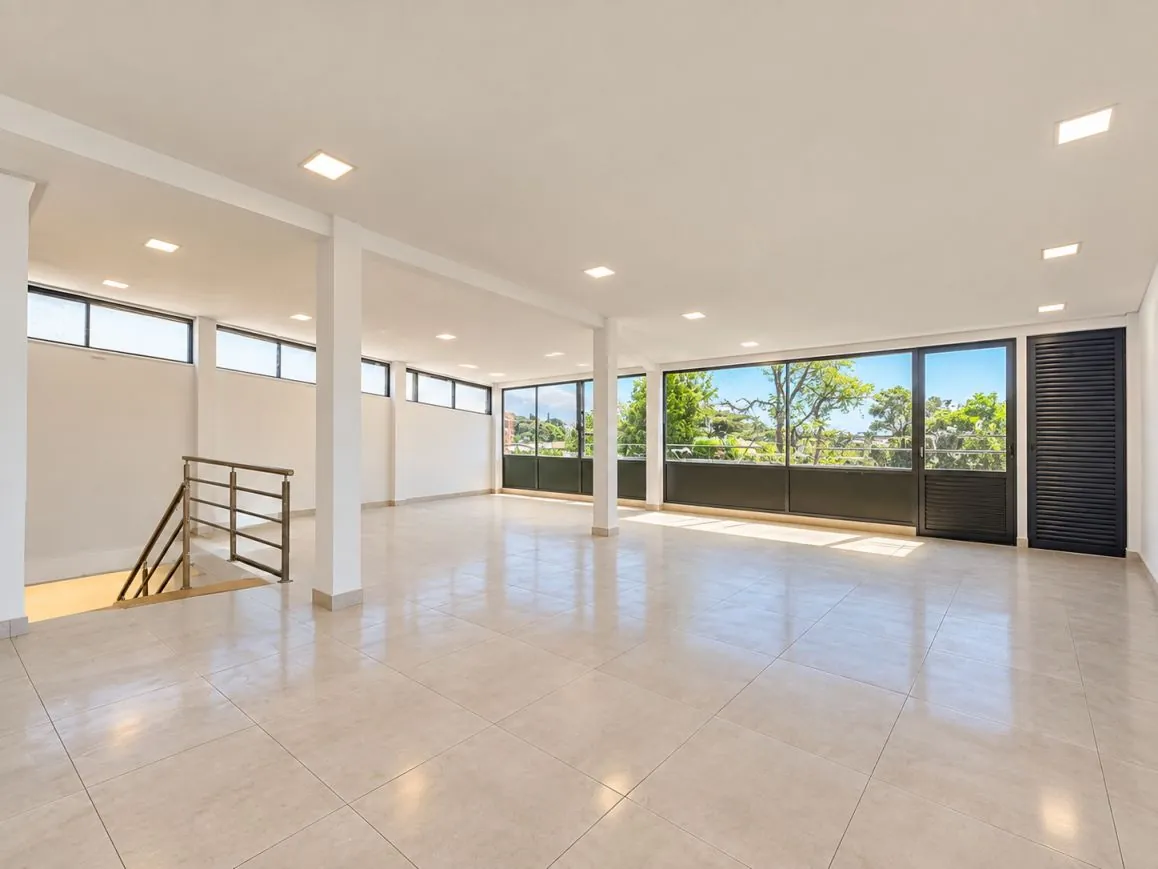 Local en Arriendo en Avenida 30 de Agosto, Pereira, 650,0 m² — CREBI