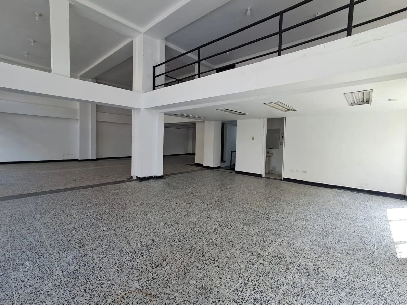 Local en Arriendo en Sector Plaza de Bolivar, Pereira, 400,0 m² — CREBI