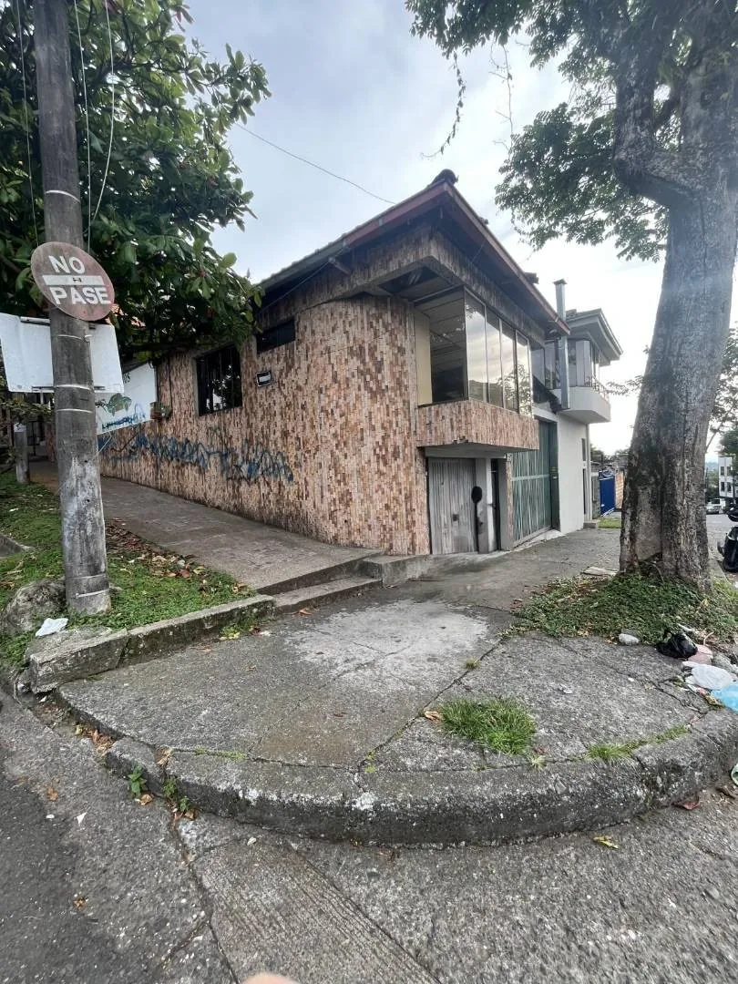 Local en Arriendo en La Palmera, Pereira, 22,0 m² — CREBI