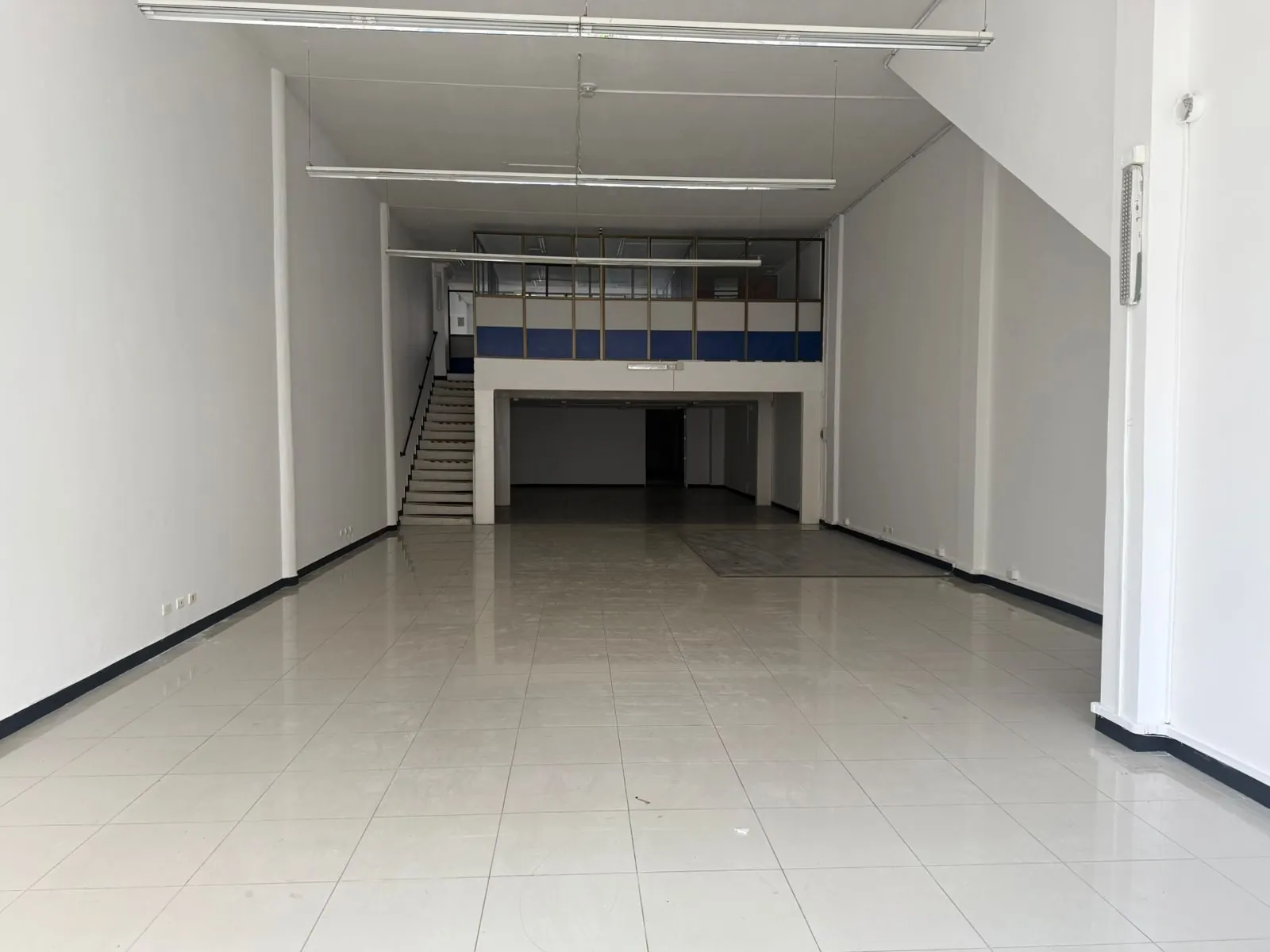 Local en Arriendo en Sector Lago Uribe, Pereira, 335,0 m² — CREBI