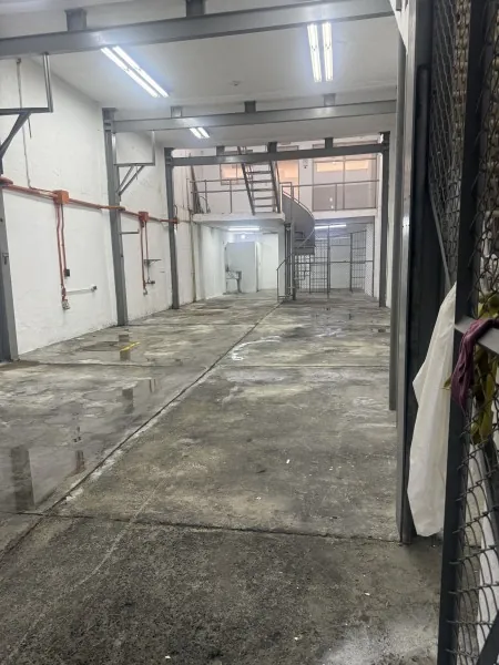 Bodega en Arriendo en Manzanares, Cali, 280,0 m² — CREBI