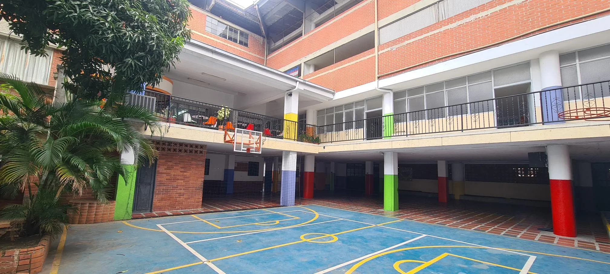 Edificio en Arriendo en Bretaña, Cali, 5542,0 m² — CREBI