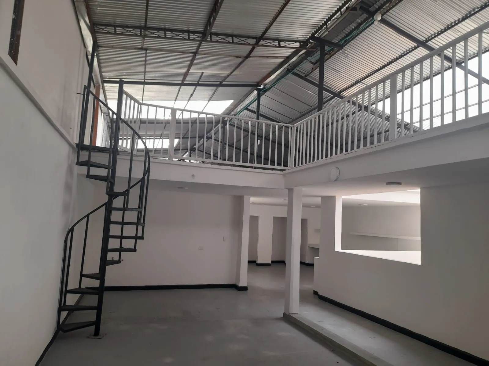 Local en Arriendo en Versalles, Cali, 700,0 m² — CREBI