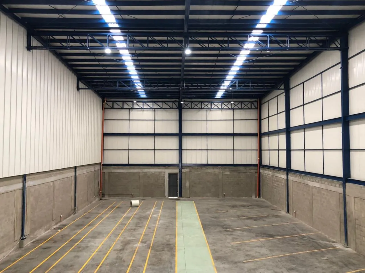 Bodega en Arriendo en Tribunas Corcega, Brisas Del Condina, 640,0 m² — CREBI